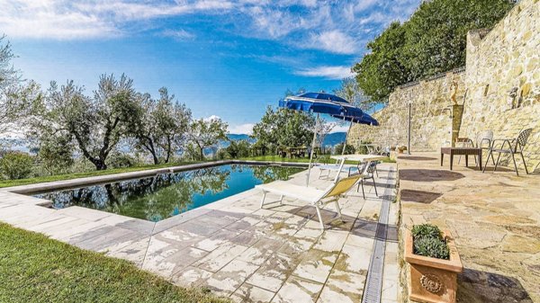 casale in vendita a Reggello