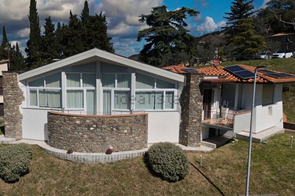 casa indipendente in vendita a Reggello