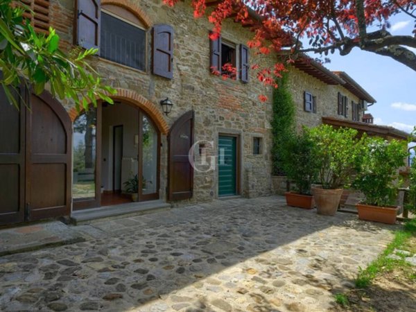 casa indipendente in vendita a Reggello