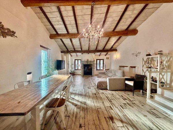 casa indipendente in vendita a Reggello