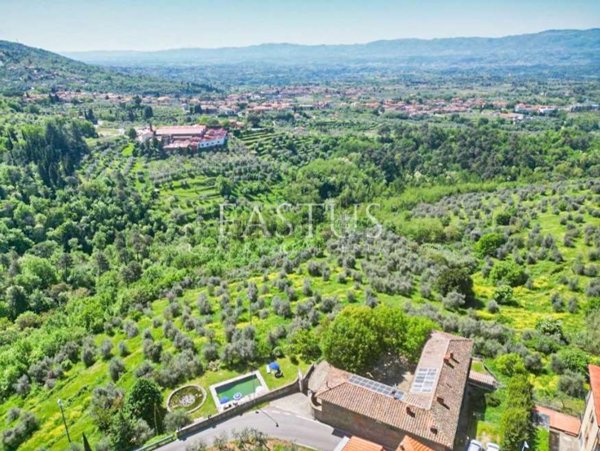 casale in vendita a Reggello