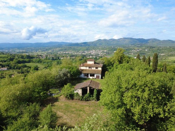 casa indipendente in vendita a Reggello