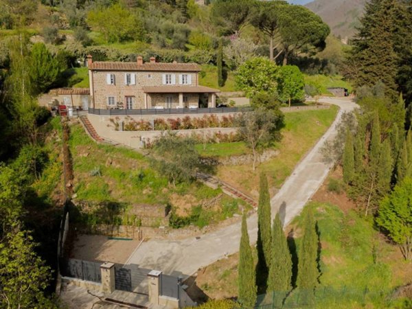 casa indipendente in vendita a Reggello