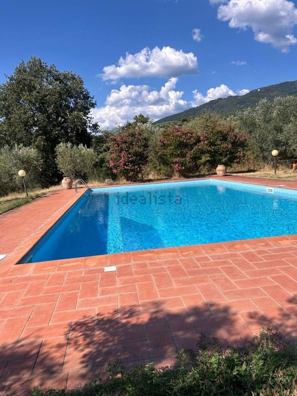 casale in vendita a Reggello