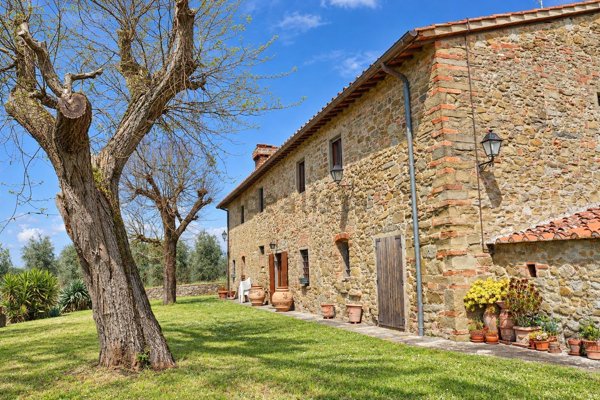 casale in vendita a Reggello