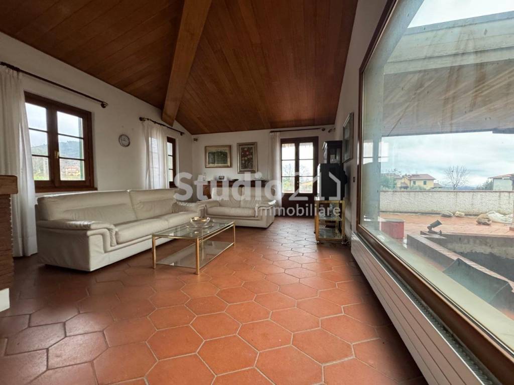 casa indipendente in vendita a Reggello