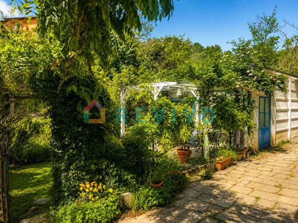 casa indipendente in vendita a Reggello in zona Cascia