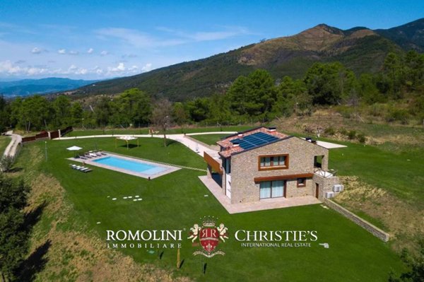 casa indipendente in vendita a Reggello