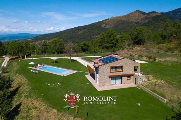 casa indipendente in vendita a Reggello
