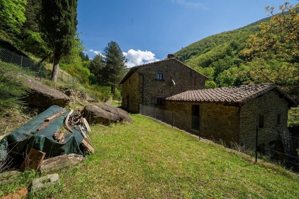 casa indipendente in vendita a Reggello