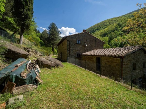 casa indipendente in vendita a Reggello