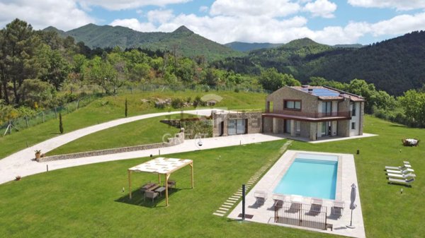 casa indipendente in vendita a Reggello