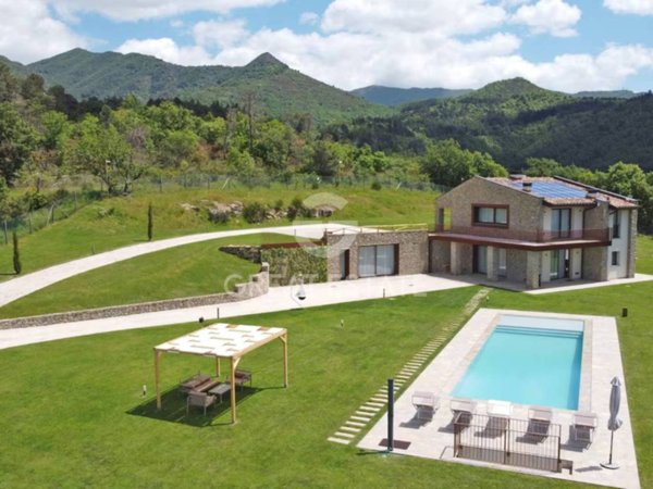 casa indipendente in vendita a Reggello