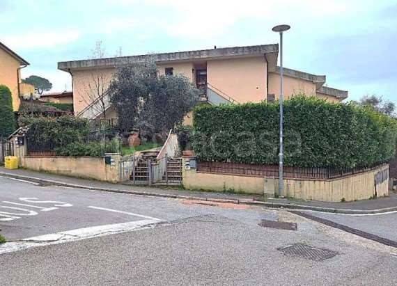 appartamento in vendita a Reggello in zona Pietrapiana