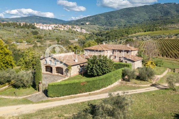 casa indipendente in vendita a Reggello