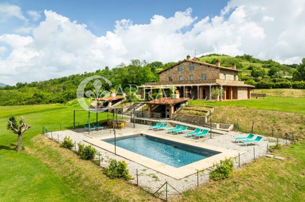 casa indipendente in vendita a Reggello