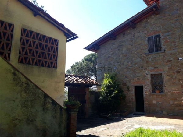 casa indipendente in vendita a Reggello