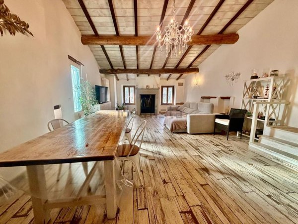 casa indipendente in vendita a Reggello