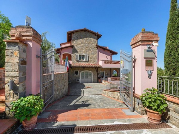 casa indipendente in vendita a Reggello in zona Vallombrosa
