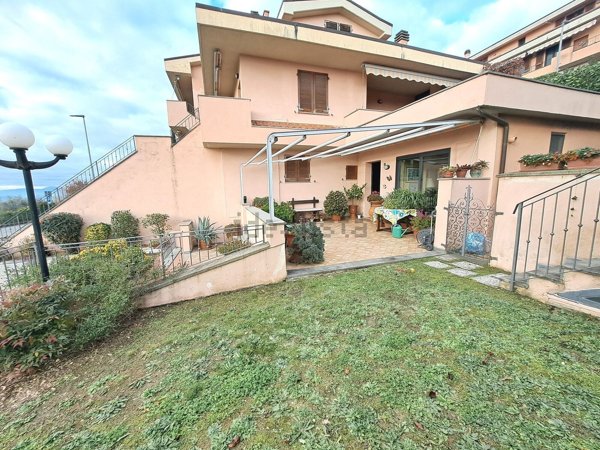 appartamento in vendita a Reggello in zona Donnini