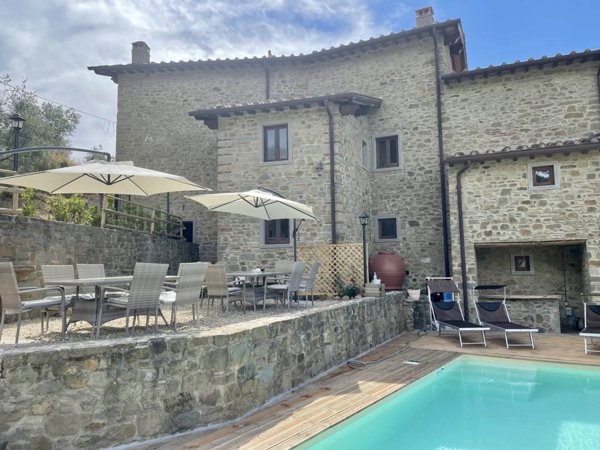 casa indipendente in vendita a Reggello