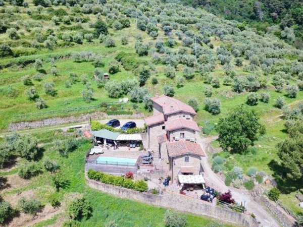 casa indipendente in vendita a Reggello