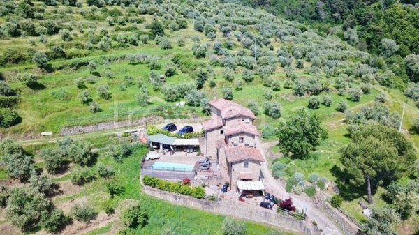 casa indipendente in vendita a Reggello in zona Cascia