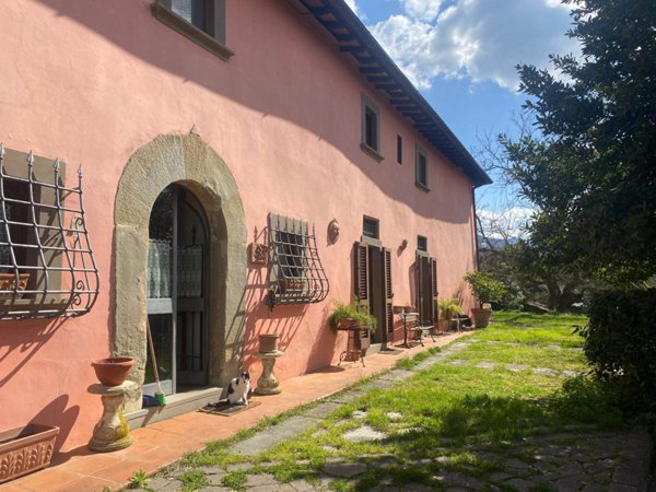 casa indipendente in vendita a Reggello in zona Sant'Ellero