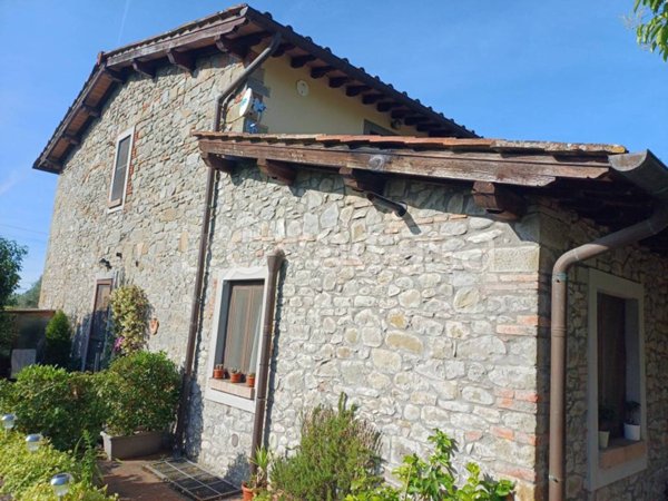 casa indipendente in vendita a Reggello in zona Cascia