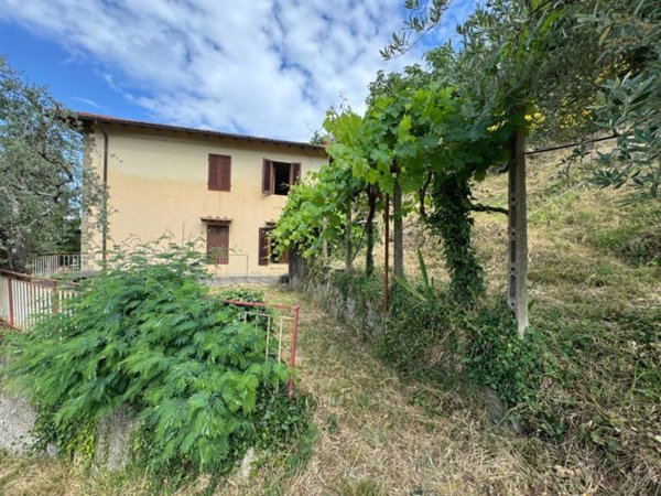 casa indipendente in vendita a Reggello in zona Pietrapiana