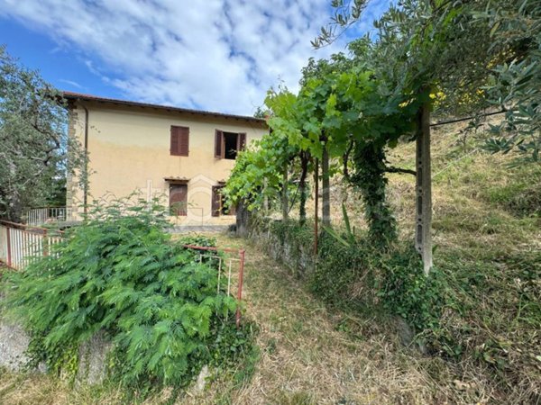 casa indipendente in vendita a Reggello