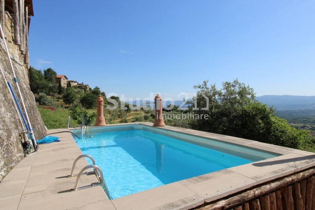 casa indipendente in vendita a Reggello in zona Cascia