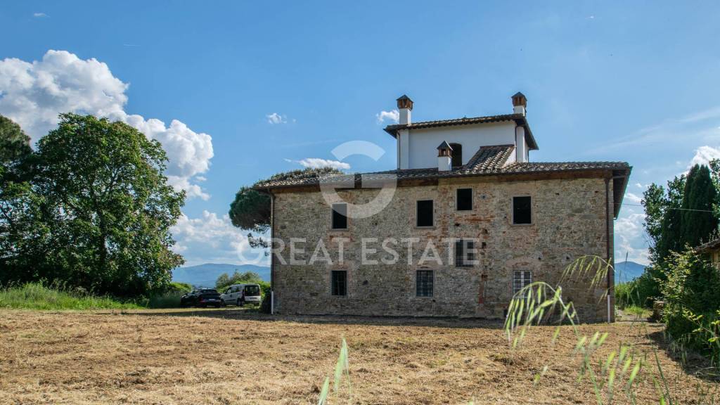 casa indipendente in vendita a Reggello
