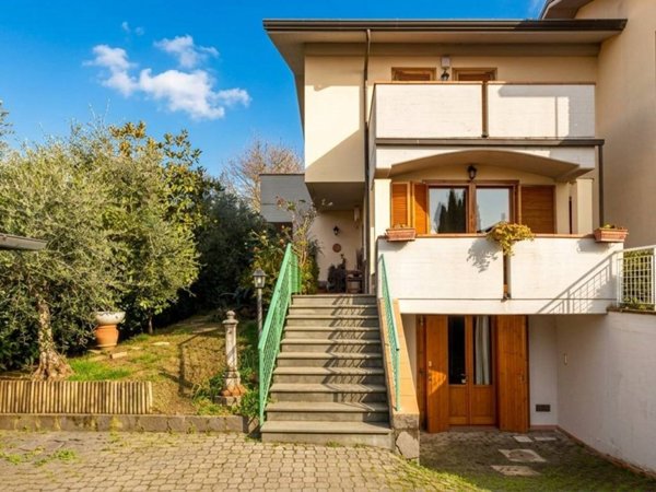 casa indipendente in vendita a Reggello in zona Ciliegi