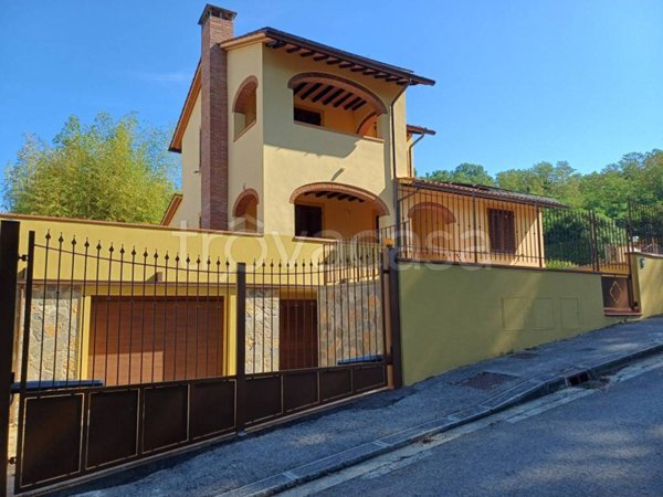 casa indipendente in vendita a Reggello