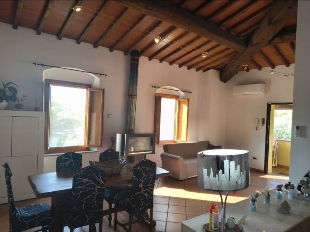 casa indipendente in vendita a Reggello