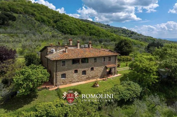 casa indipendente in vendita a Reggello