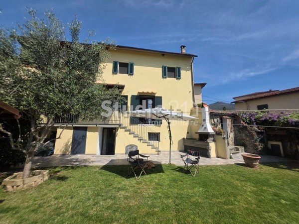 casa indipendente in vendita a Reggello in zona Cascia