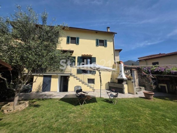 casa indipendente in vendita a Reggello in zona Cascia