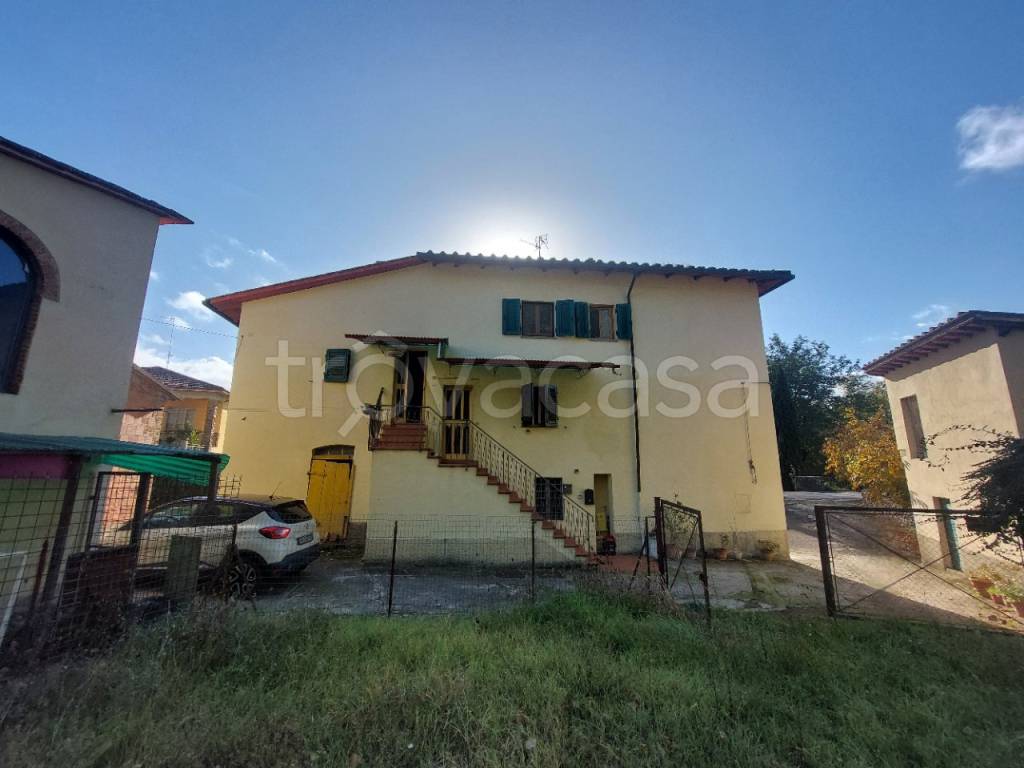 locale di sgombero in vendita a Reggello in zona Vaggio