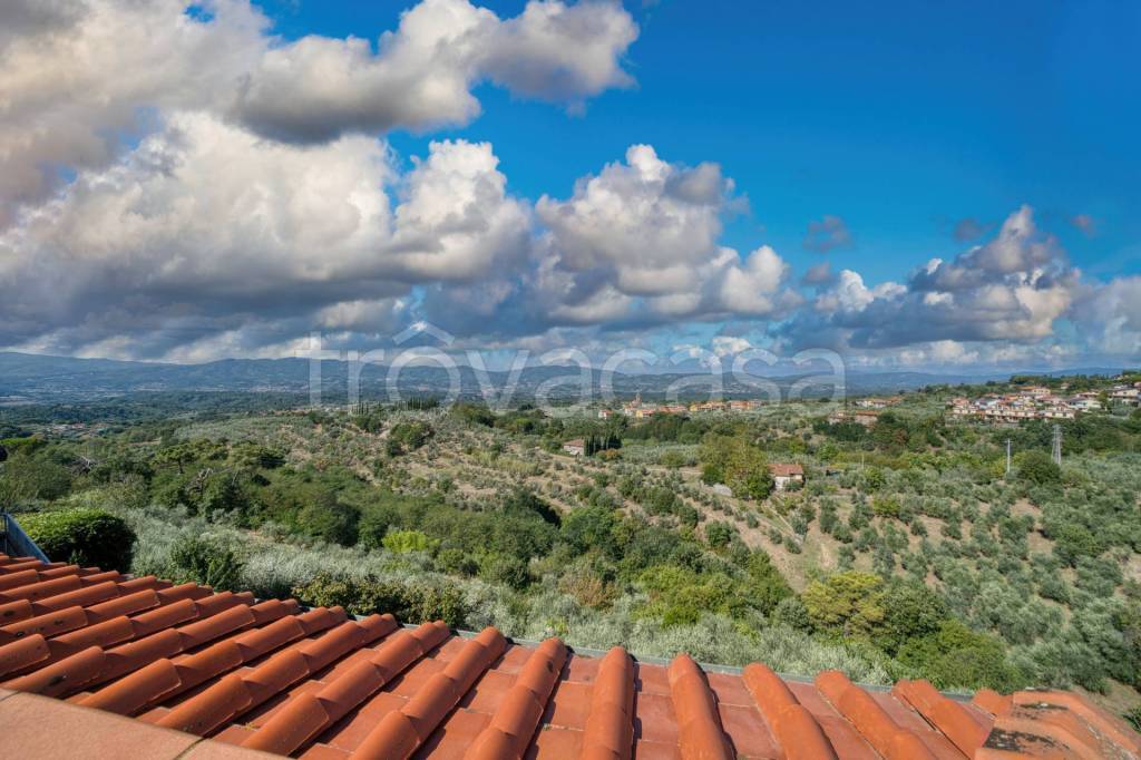 casa indipendente in vendita a Reggello in zona Pietrapiana