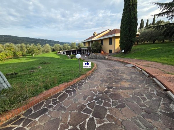 casa indipendente in vendita a Reggello in zona Cascia