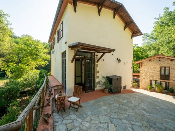 casa indipendente in vendita a Reggello in zona Cascia