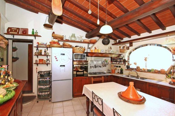 casa indipendente in vendita a Reggello in zona Leccio