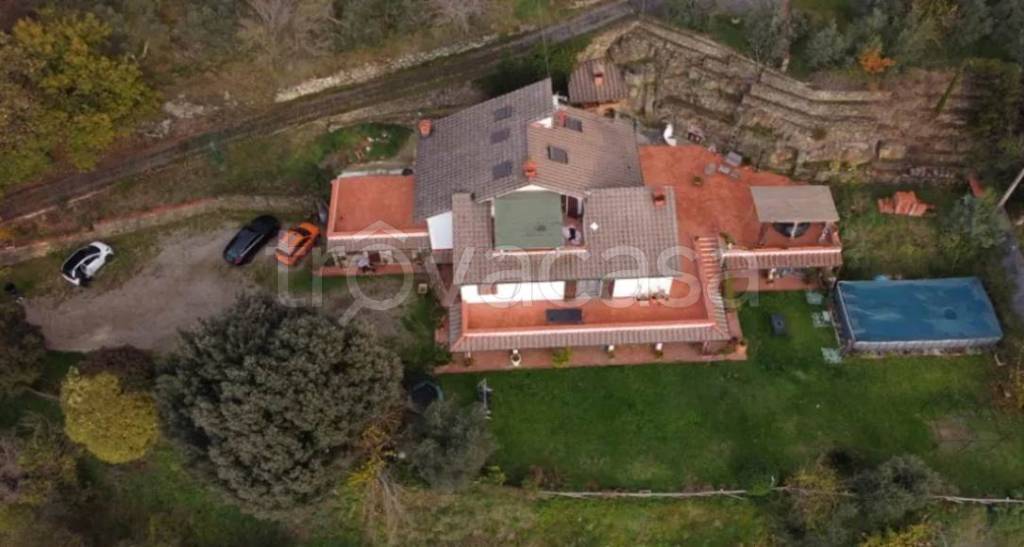 appartamento in vendita a Reggello in zona Pietrapiana