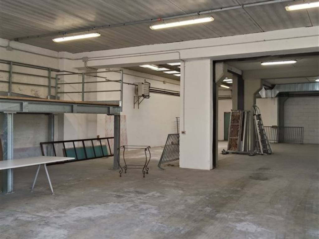 locale commerciale in vendita a Rignano sull'Arno
