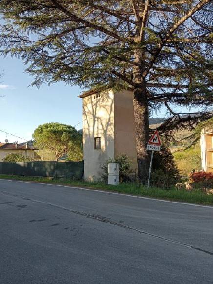 locale commerciale in vendita a Rignano sull'Arno in zona Troghi