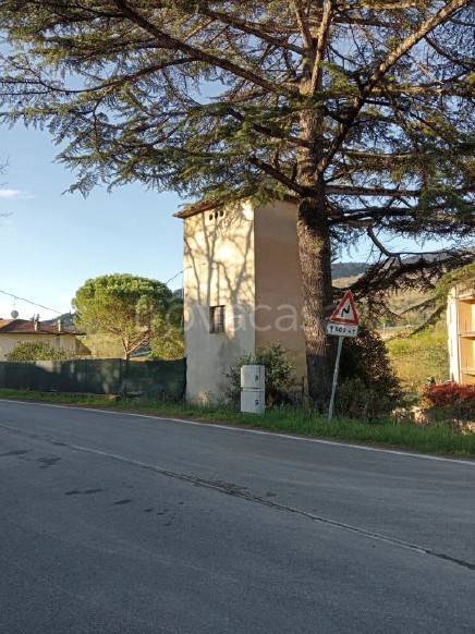 locale commerciale in vendita a Rignano sull'Arno in zona Troghi