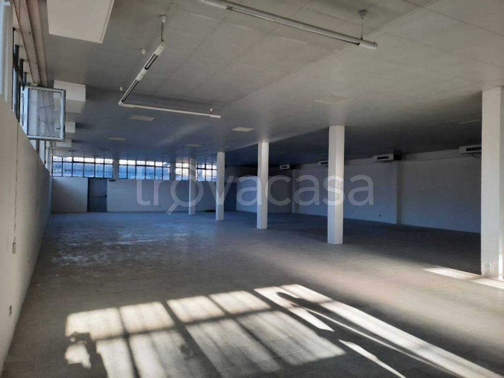 locale commerciale in vendita a Rignano sull'Arno in zona Bombone