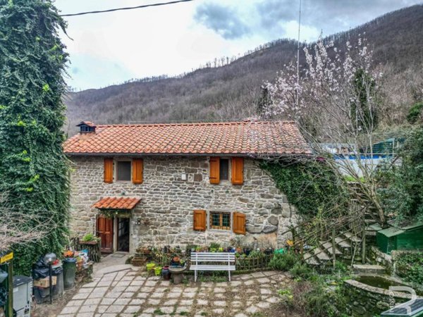 casa indipendente in vendita a Rufina